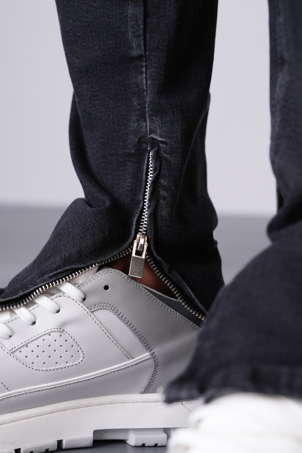 JEAN ZIPPED - BLACK 307